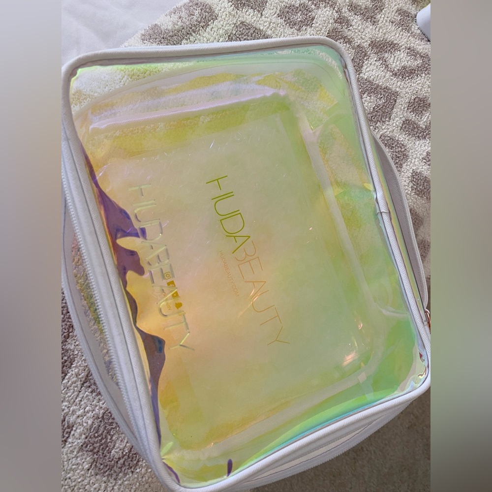 Huda Beauty zip cube *new*